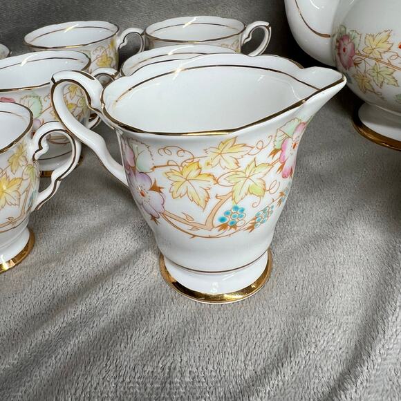 Royal Standard Hedgerow Bone China Lot Cups Saucers Teapot - Picture 3 of 10